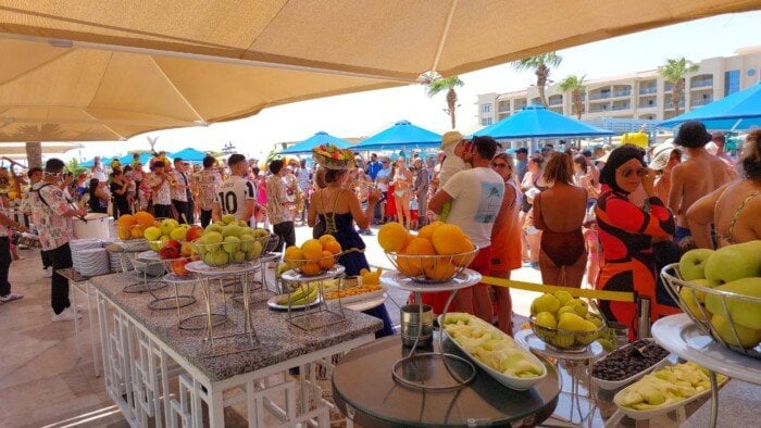 مهرجان الفواكه: جنة سياحية على شواطئ الغردقة