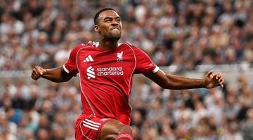 هدف جرافينبيرخ يمنح ليفربول أفضلية في الشوط الأول أمام نيوكاسل