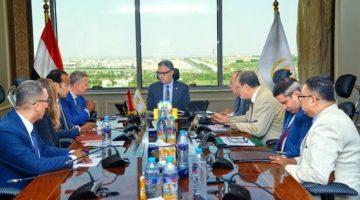 وزير التموين يراقب تحديث خطوط إنتاج مصانع السكر