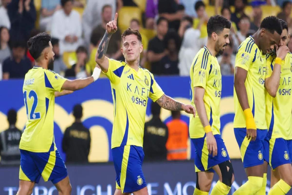 زلزال في نادي النصر: نجم الفريق يثير الجدل برحيل غير متوقع