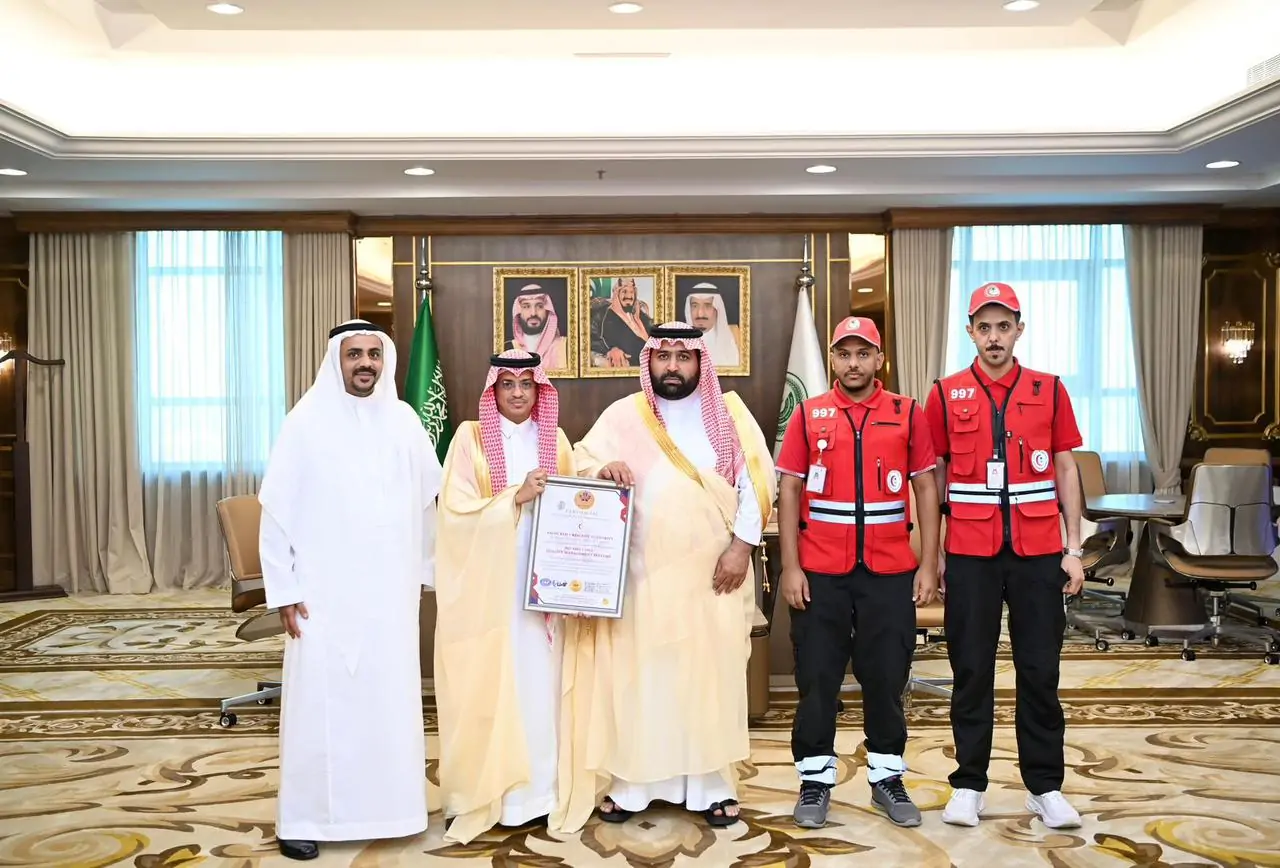 اجتماع أمير جازان ومدير الهلال الأحمر لتعزيز التعاون في المجال الصحي