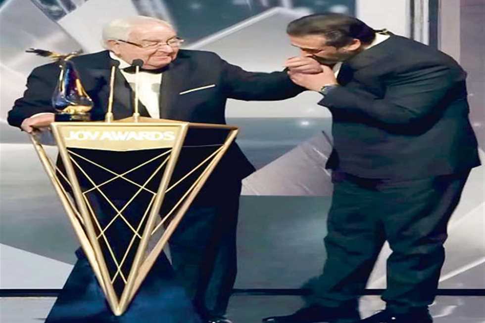 التكريم الذهبي: تأملات في مسيرتي الفنية من القاهرة السينمائي 2 التكريم الذهبي: تأملات في مسيرتي الفنية من القاهرة السينمائي