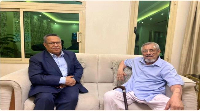 رئيس مجلس الشورى يزور المناضل راشد محمد ثابت ويدعمه معنويًا