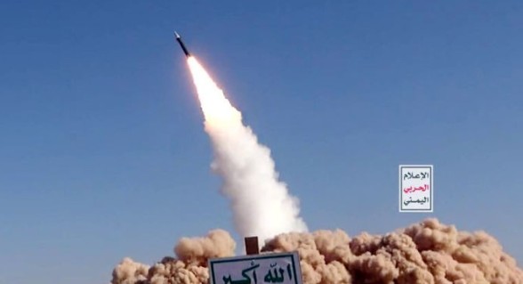 صواريخ يمنية تطال الأراضي السعودية خلال محاولة استهداف إسرائيل