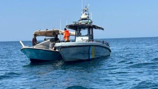 إنقاذ سعودي لمواطنين عالقين في البحر بسبب عطل قاربهم