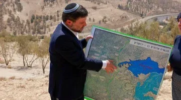 سموتريتش يثبّت استراتيجيته لضم الضفة الغربية في ظل نزوح 76 ألف فلسطيني من غزة
