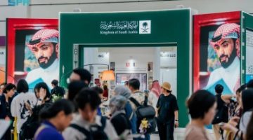تراث المملكة يشرق في معرض الكتاب بموسكو
