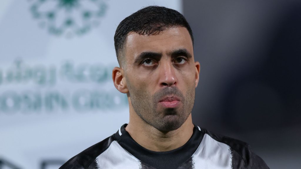 الحقيقة الكاملة عن تمرد عبدالرزاق حمدالله: يكشفها الشباب!