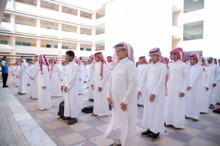 وزارة التعليم السعودية تثير الجدل بإدراج العقال كخيار ملبسي للطلاب 2 وزارة التعليم السعودية تثير الجدل بإدراج العقال كخيار ملبسي للطلاب