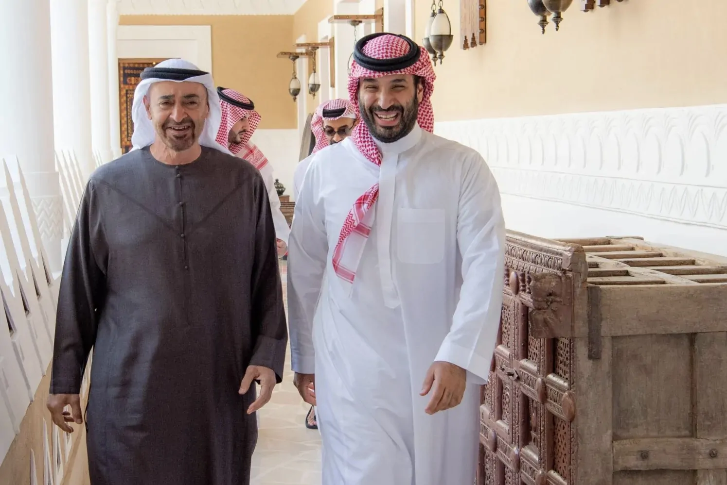 القمة العربية: ولي العهد السعودي ورئيس الإمارات يناقشان الأوضاع في فلسطين