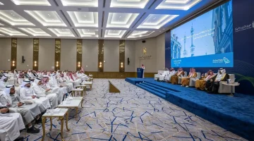 مناقشات وزارة السياحة مع مستثمري المدينة المنورة لزيادة السعة الاستيعابية خلال حج 1447