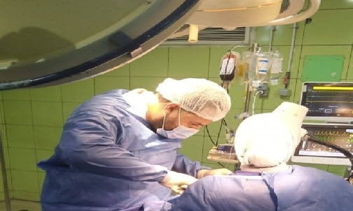 أبطال المستشفى: فريق طبي ينقذ طفلاً من جرح خطر في الرقبة