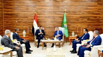 اجتماع وزير الإسكان ومحافظ الإسماعيلية لمناقشة المشاريع المشتركة
