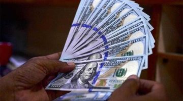 استقرار سعر الدولار في بنكي مصر والأهلي بعد خفض الفائدة إلى 48.53 جنيه