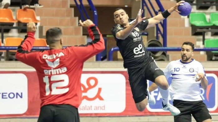 الأهلي يتغلب على سموحة في صراع دوري اليد