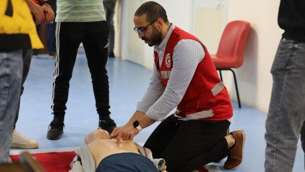 الهلال الأحمر يقدم أطرافًا صناعية لـ100 شخص في المنوفية