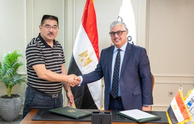 تعاقد قناة السويس مع شوانفينج لتطوير صناعة الملابس بالقنطرة غرب