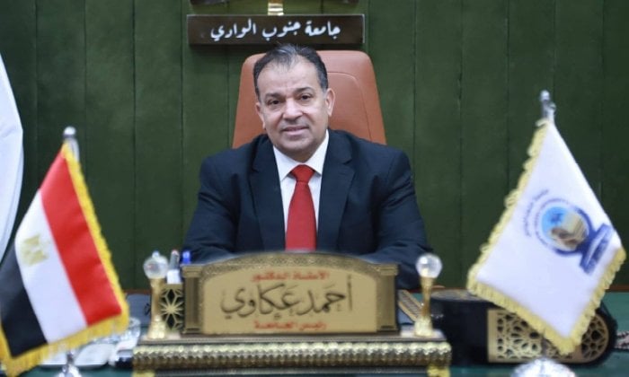 تعيين الدكتور خالد عبد الفتاح عميدًا جديدًا لكلية العلوم بجامعة جنوب الوادي 2 تعيين الدكتور خالد عبد الفتاح عميدًا جديدًا لكلية العلوم بجامعة جنوب الوادي