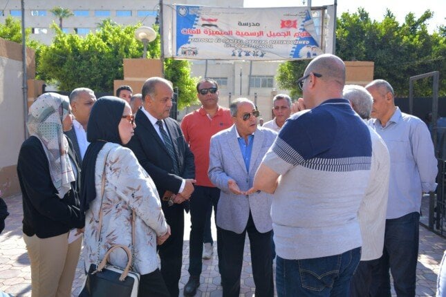 توجيهات عاجلة من محافظ بورسعيد لتسليم الكتب الدراسية خلال جولة تفقدية للمدارس