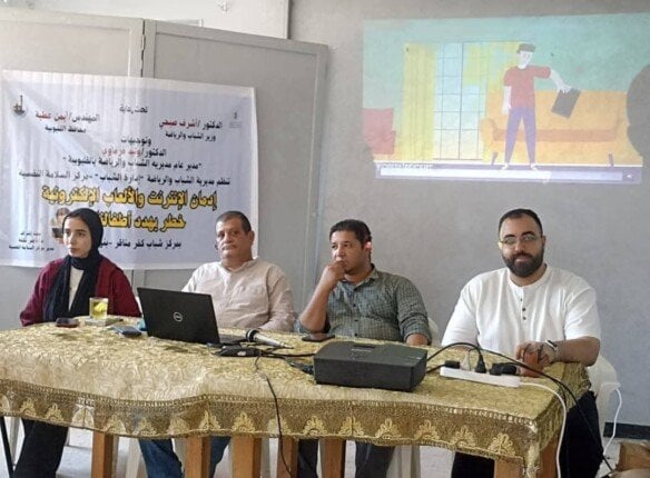 توعية حول مخاطر إدمان الإنترنت والألعاب الإلكترونية على أطفالنا