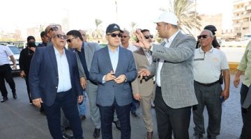 جولة ميدانية لمحافظ كفر الشيخ لتفقد رصف شارع الجيش في دسوق