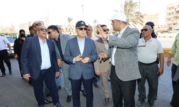 جولة ميدانية لمحافظ كفر الشيخ لتفقد رصف شارع الجيش في دسوق 2 جولة ميدانية لمحافظ كفر الشيخ لتفقد رصف شارع الجيش في دسوق