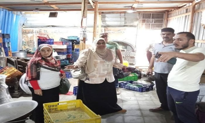 القبض على شبكة تزوير تجارية في شبين الكوم ومصادرة طن من المواد الغذائية الفاسدة