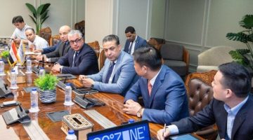 لقاء تجاري بين رئيس قناة السويس ووفد نانجينج الصينية