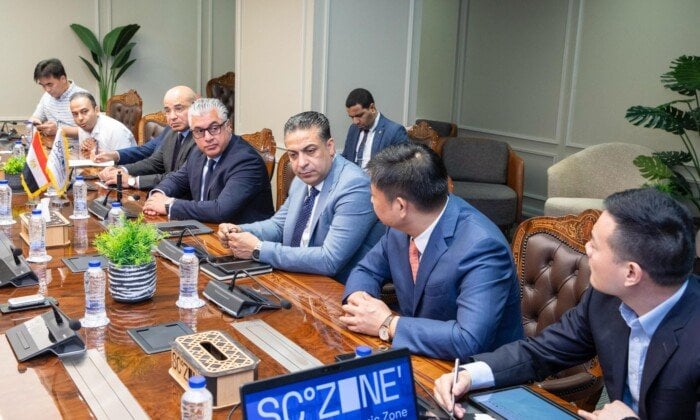 لقاء تجاري بين رئيس قناة السويس ووفد نانجينج الصينية 2 لقاء تجاري بين رئيس قناة السويس ووفد نانجينج الصينية