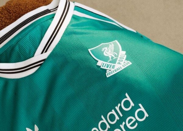ليفربول يطلق القميص الثالث لموسم 2025-2026 بمشاركة نجمهم محمد صلاح 2 ليفربول يطلق القميص الثالث لموسم 2025-2026 بمشاركة نجمهم محمد صلاح