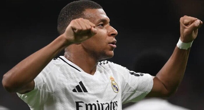 مبابي يتألق بجائزة أفضل لاعب لشهر أغسطس في ريال مدريد!
