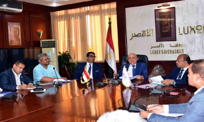 محافظ الأقصر يكشف عن خطة استثمارية ضخمة لخدمة المواطنين في 2006