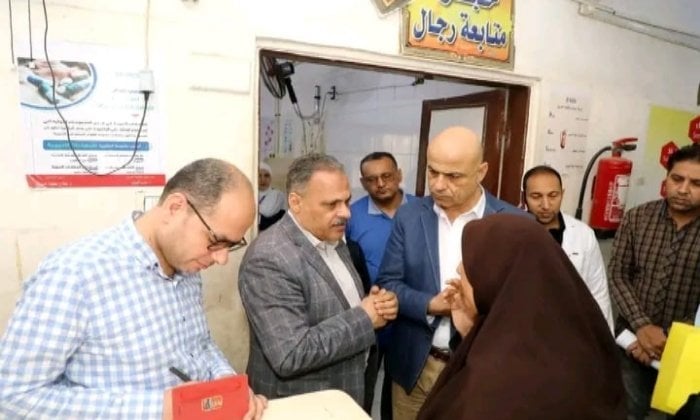 محافظ مطروح يشرف على رعاية ضحايا حادث الميكروباص في الحمام 2 محافظ مطروح يشرف على رعاية ضحايا حادث الميكروباص في الحمام