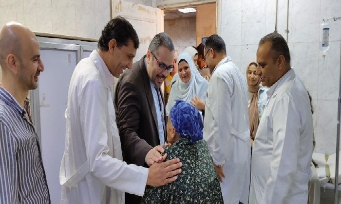 مدير الصحة الشرقية يسلط الضوء على ضرورة تعزيز قسم المناظير وصيانة المصاعد بمستشفى أبوحماد المركزي