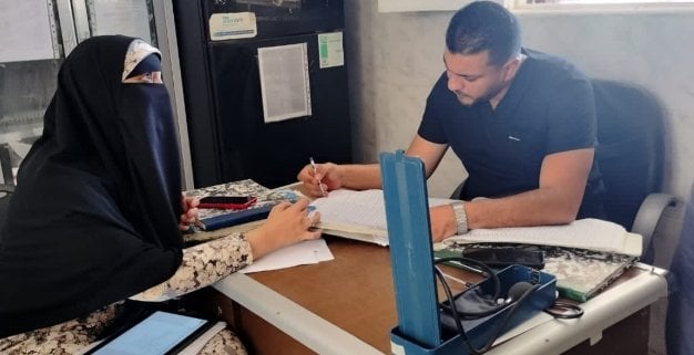 مدير صحة سفاجا يزور وحدة أم الحويطات لضمان تقديم خدمات طبية متميزة