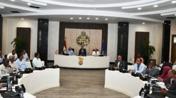 مستقبل أسوان: حوار بين المحافظ والمستثمرين لتعزيز التنمية