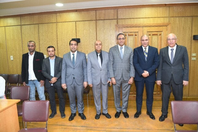 مراقبة دائمة لمشروع الحرف اليدوية بالترامسة: جهود محافظ قنا