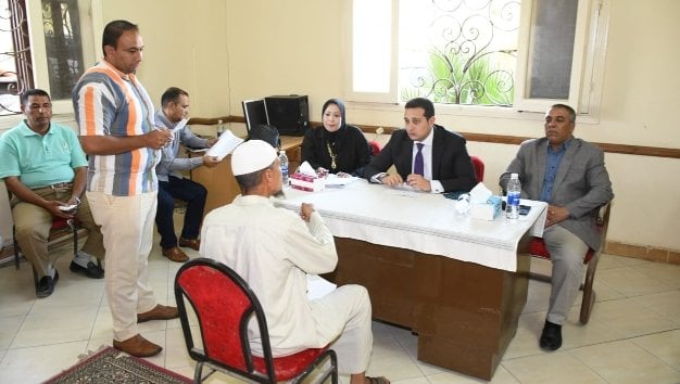نائب محافظ الفيوم يعزز التواصل المجتمعي في كفور النيل