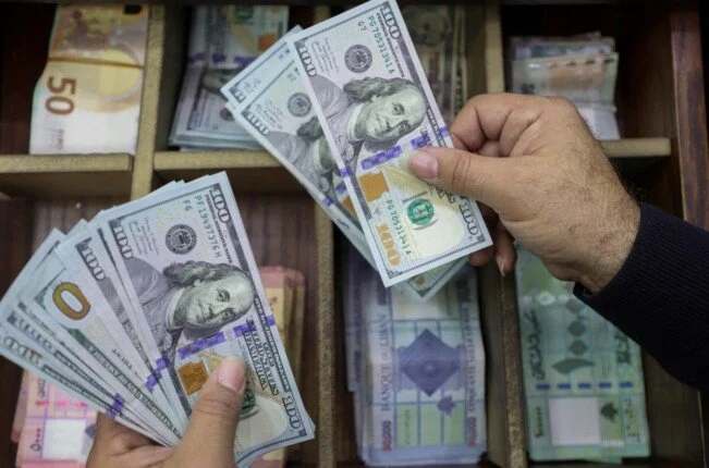 سعر الدولار مقابل الجنيه المصري منتصف تعاملات اليوم الجمعة 24 أبريل وتوقعات السوق الاقتصادية