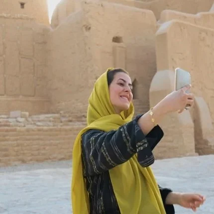 لمن تصلح Holafly eSIM في رحلتك للسعودية وكيف تستفيد منها بشكل كامل خلال السفر