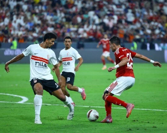 أشرف بن شرقي يسجل هدف الأهلي الأول برأسية مميزة في قمة مواجهة الزمالك – مشاهير
