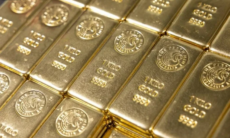 الذهب يرتفع إلى مستوى قياسي فوق 4470 دولاراً