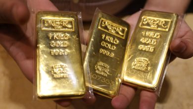 الذهب يقفز 3 بالدولار يتراجع وسط مؤشرات قرب انتهاء حرب إيران اقتصاد