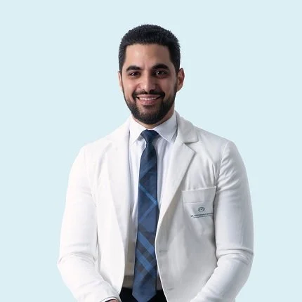 باستخدام أحدث تقنيات الفيمتو ثانية د عبد الرحمن شمس يثبت جدارته كأفضل دكتور ليزك في علاج العيون