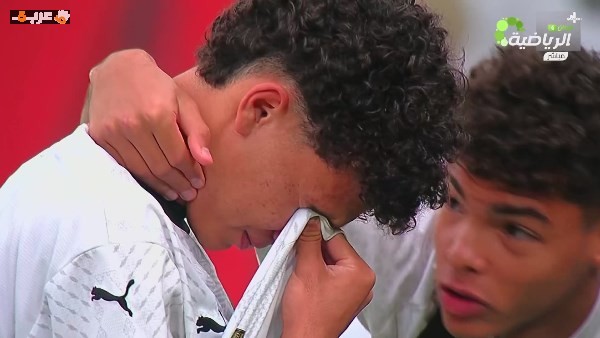 دموع وحسرة لاعبي منتخب مصر بعد خسارة نصف نهائي أمم أفريقيا للشباب