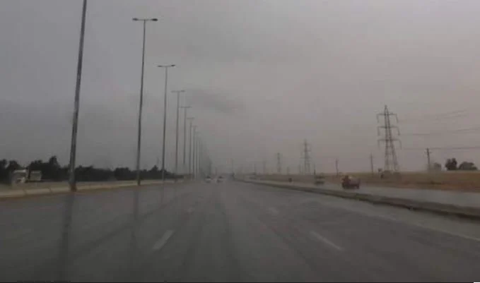 شبورة كثيفة صباحًا وتحذيرات الأرصاد من تقلبات جوية وأمطار متفرقة غدًا الثلاثاء 5 مايو 2026