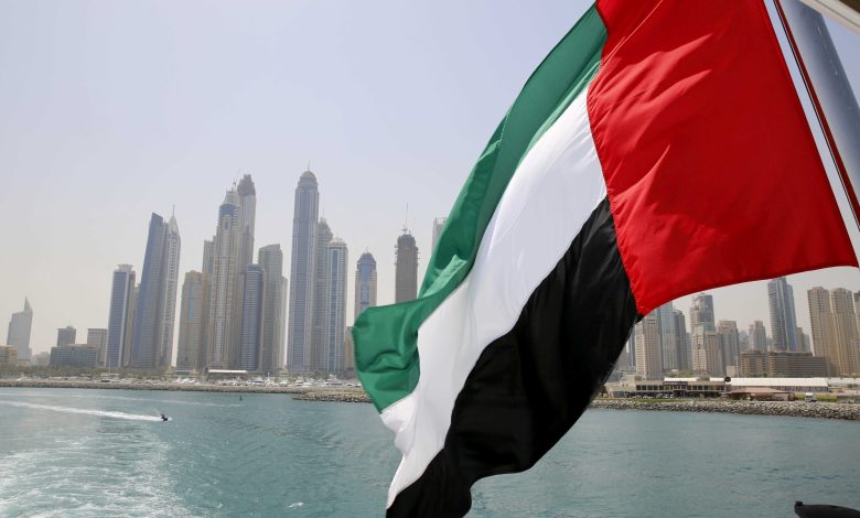 نمو القطاع الخاص الإماراتي يتباطأ وارتفاع الأسعار بأسرع وتيرة منذ 15 عاماً