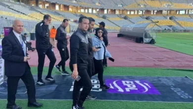 وصول طاقم تحكيم مباراة الزمالك وسموحة بعد تعرضهم لحادث سير إلى برج ...