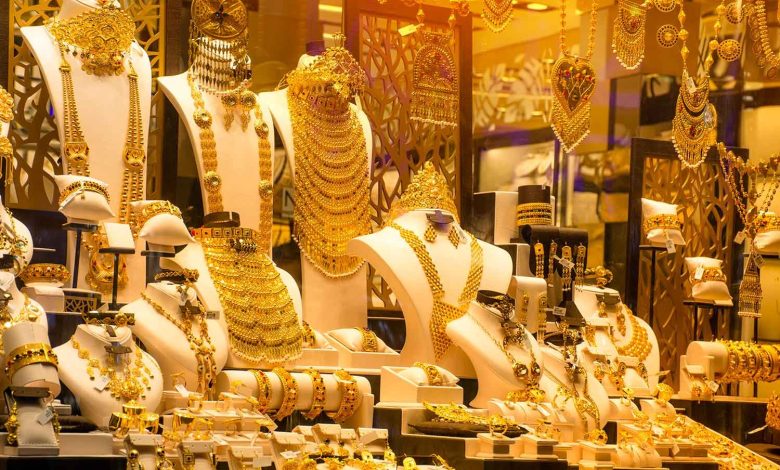 الذهب ينهار وعيار 24 يفقد 143 جنيهاً بشكل مفاجئ