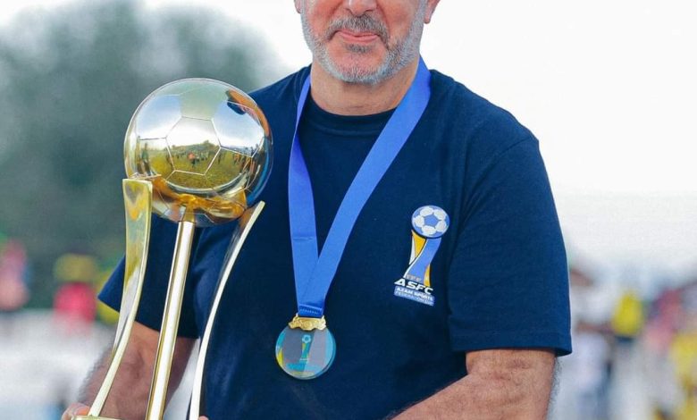 النصر الدين النابي يتولى تدريب الرجاء المغربي ويثير الحماس